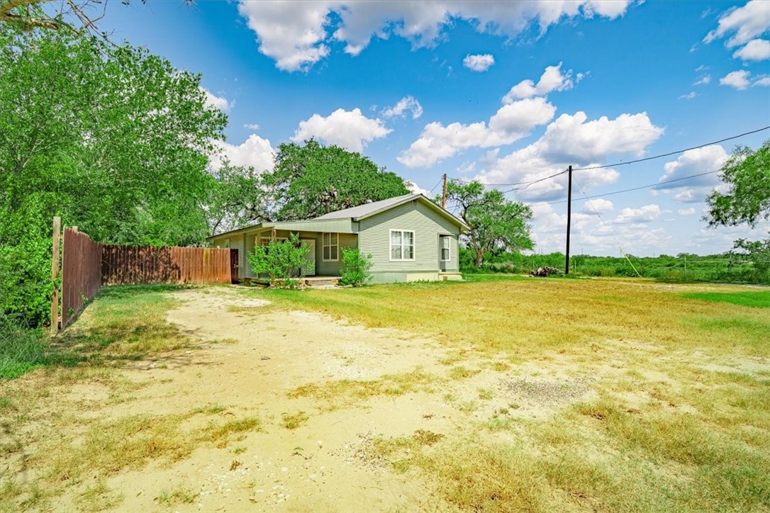 305 E Milam St Property Photo 2