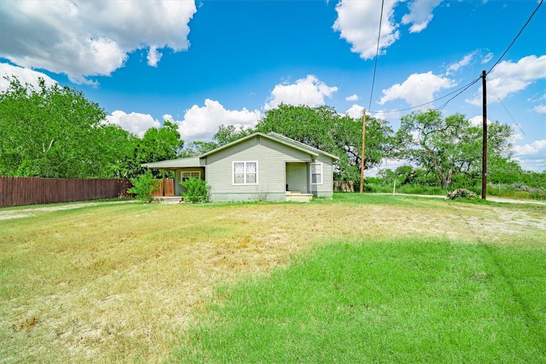 305 E Milam St Property Photo 3