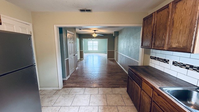 305 E Milam St Property Photo 4