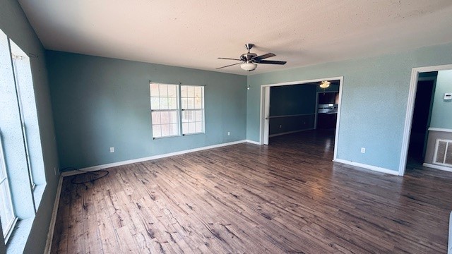 305 E Milam St Property Photo 13