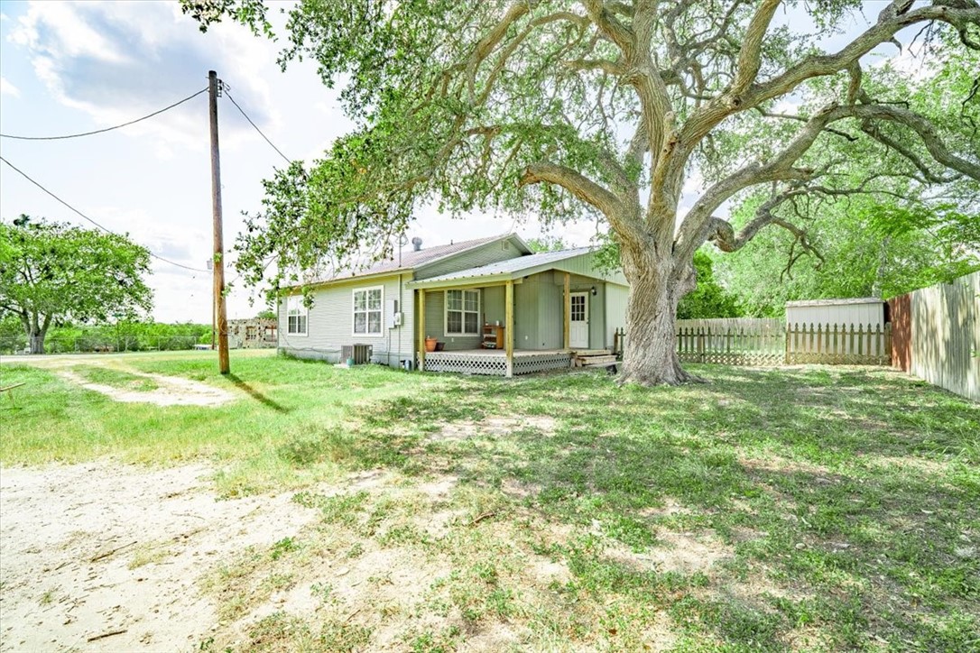 305 E Milam St Property Photo 19