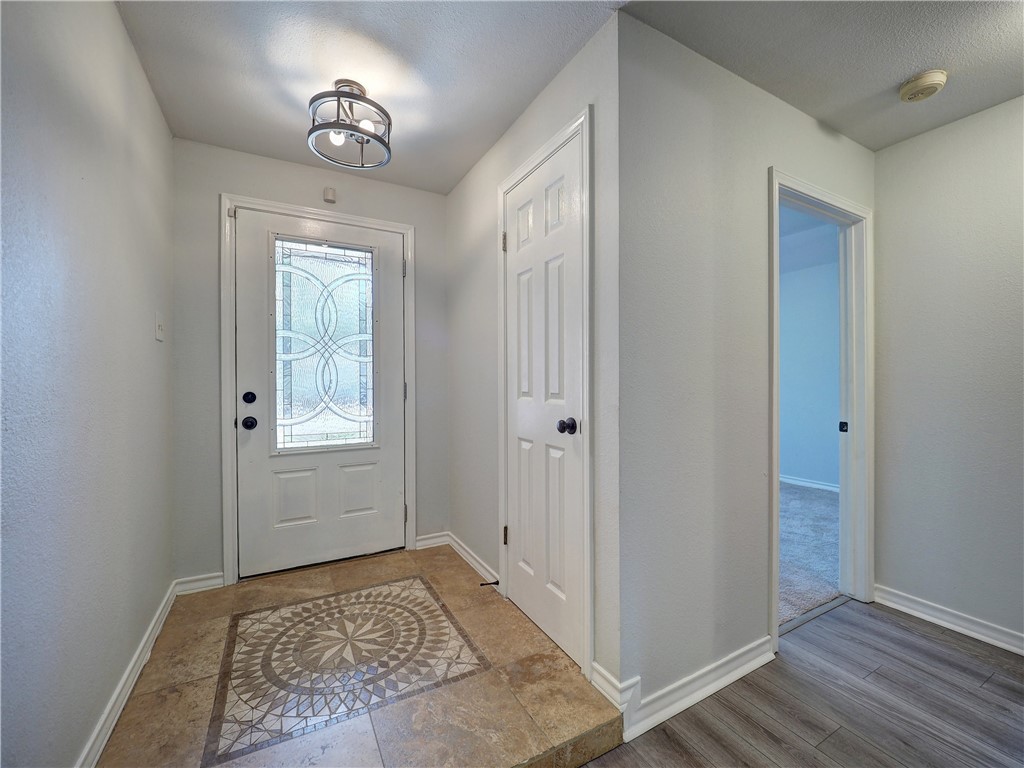 4237 Ridge View Dr Property Photo 2