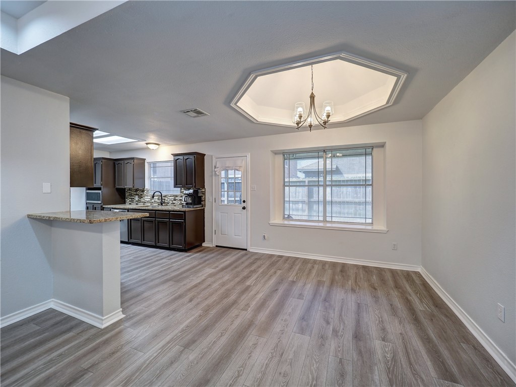 4237 Ridge View Dr Property Photo 4