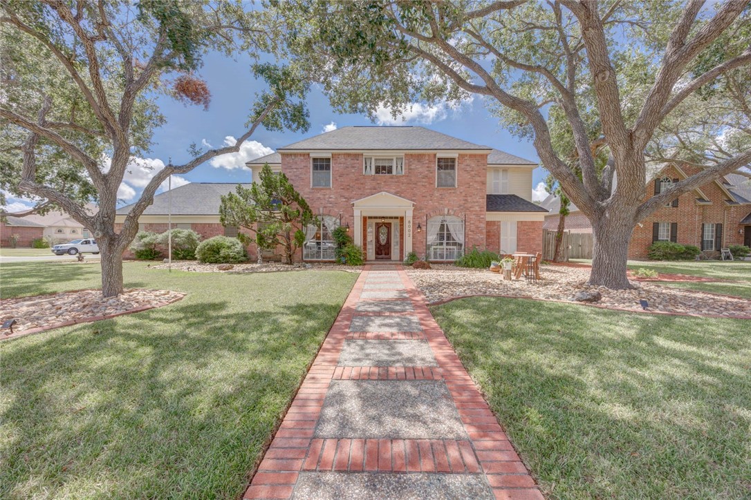 8002 Villefranche Dr Property Photo 2