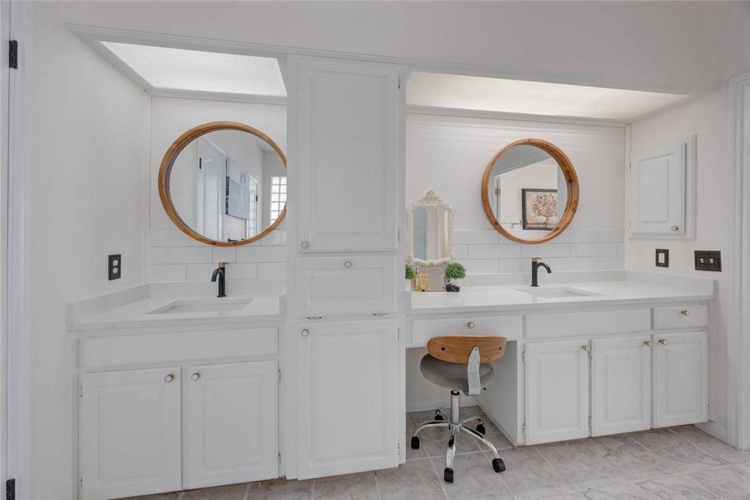 8002 Villefranche Dr Property Photo 5