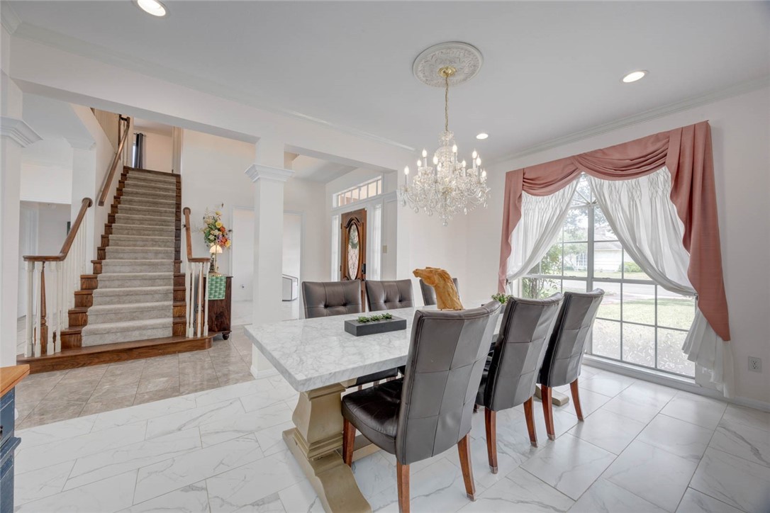 8002 Villefranche Dr Property Photo 9