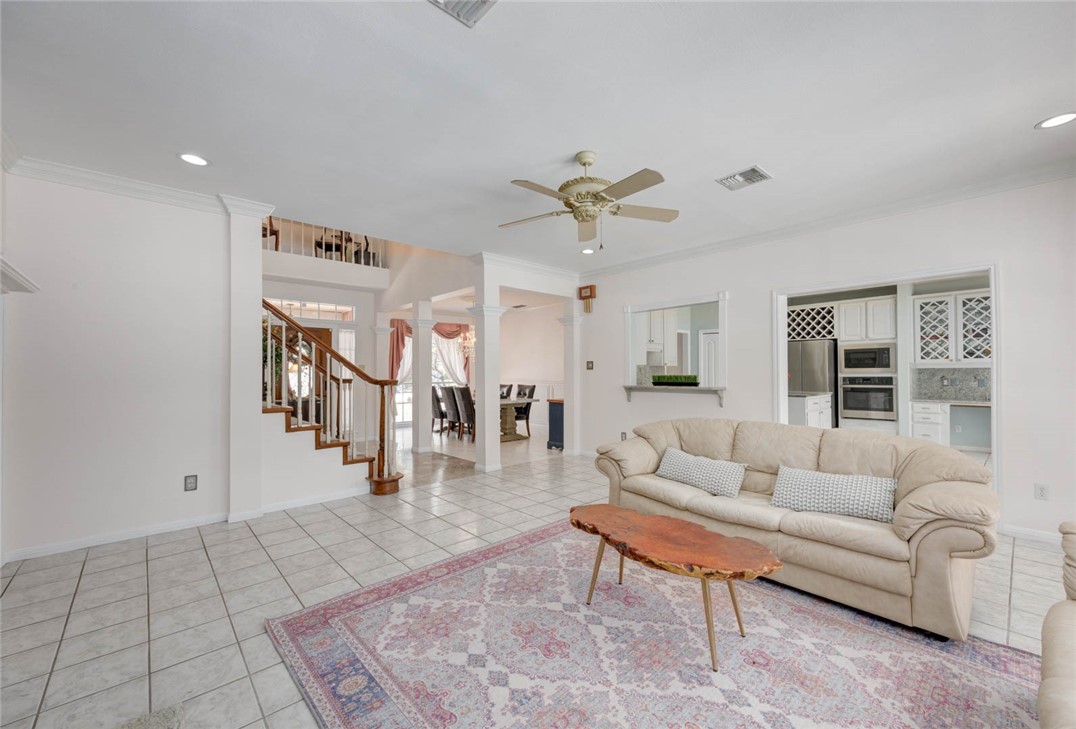 8002 Villefranche Dr Property Photo 12