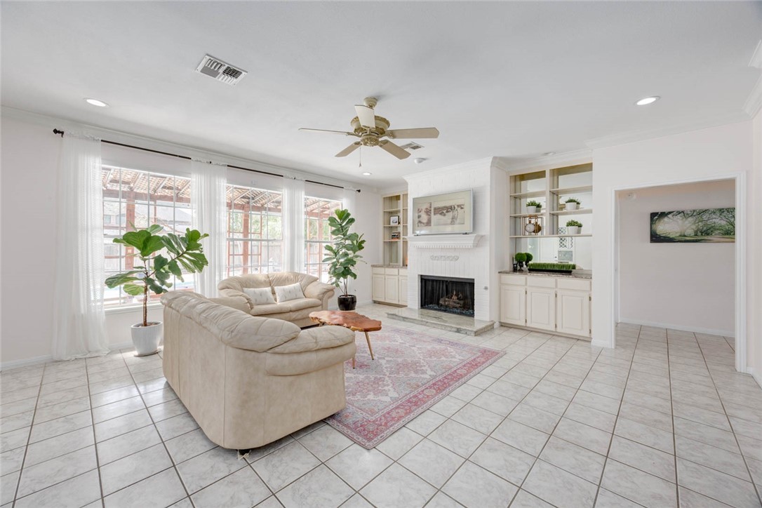 8002 Villefranche Dr Property Photo 13