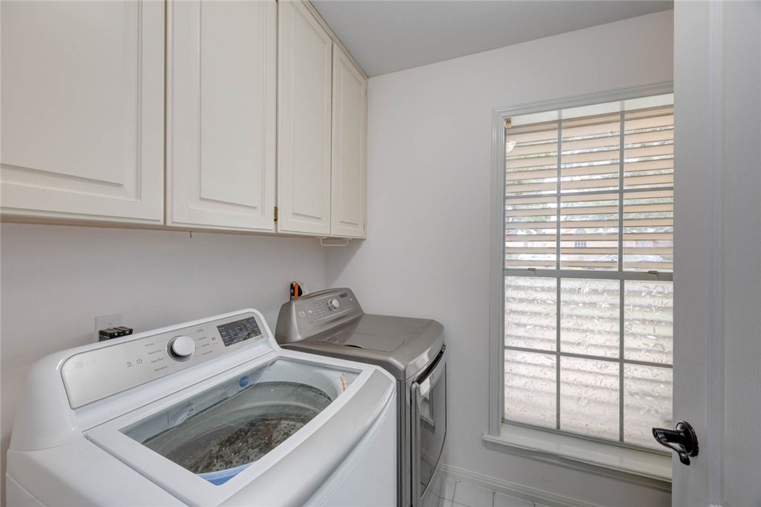 8002 Villefranche Dr Property Photo 14