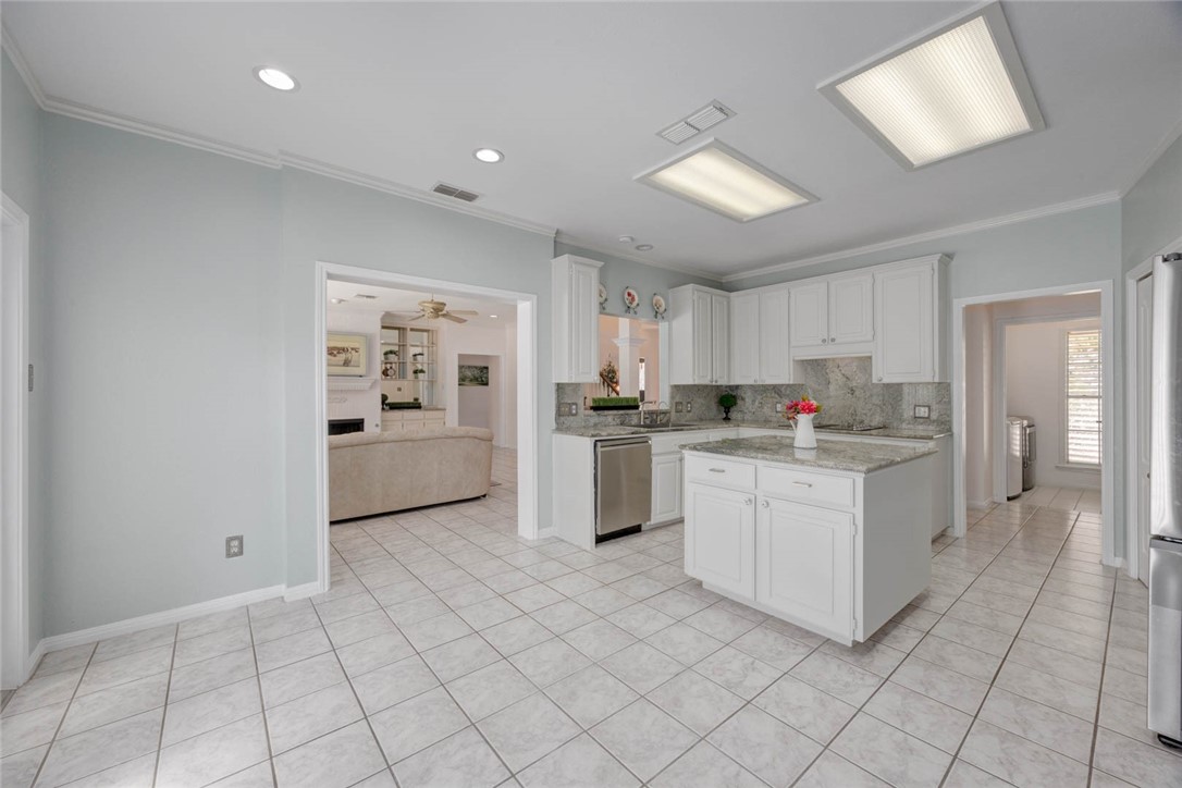 8002 Villefranche Dr Property Photo 17