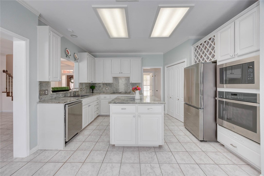 8002 Villefranche Dr Property Photo 18