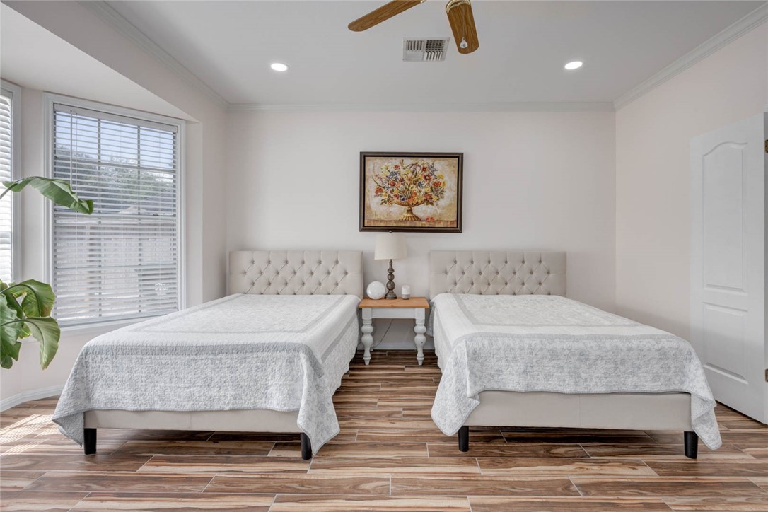 8002 Villefranche Dr Property Photo 19