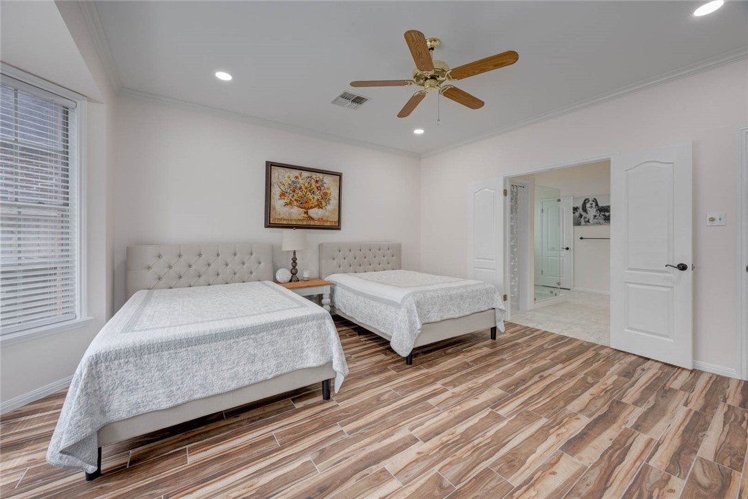 8002 Villefranche Dr Property Photo 20