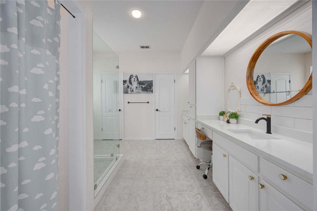 8002 Villefranche Dr Property Photo 21