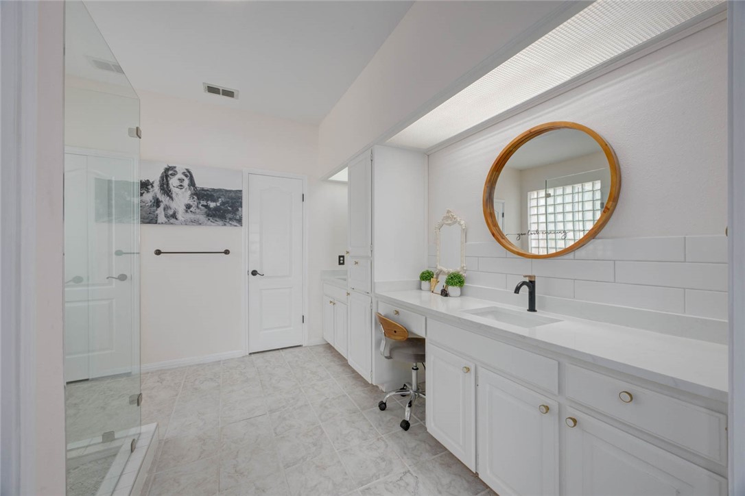 8002 Villefranche Dr Property Photo 22