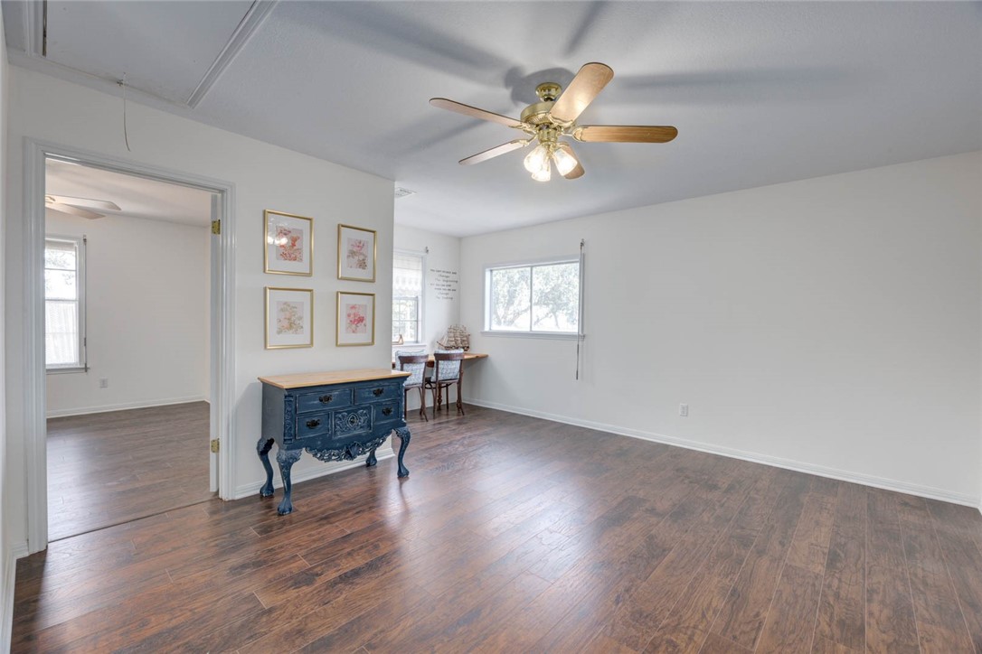 8002 Villefranche Dr Property Photo 28