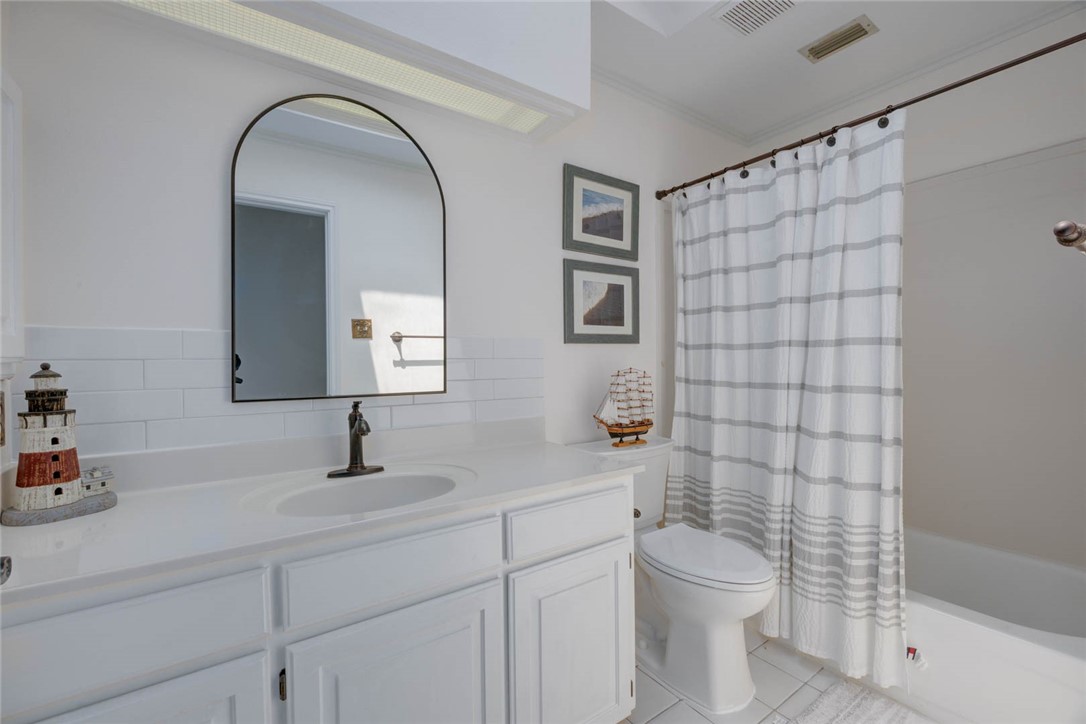 8002 Villefranche Dr Property Photo 32