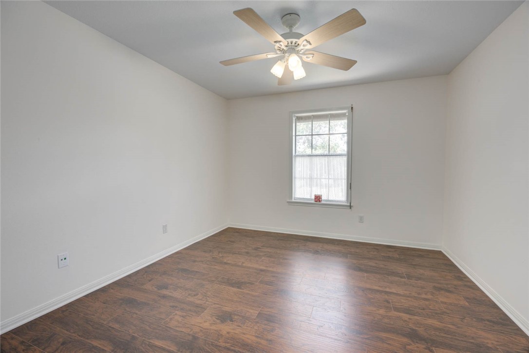 8002 Villefranche Dr Property Photo 33