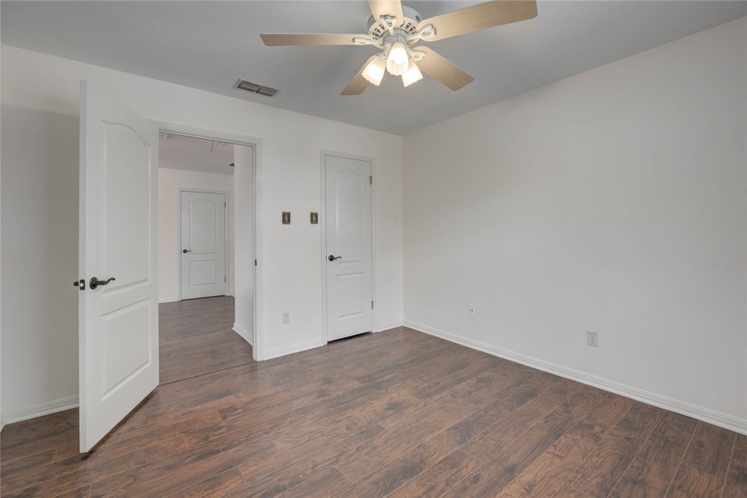 8002 Villefranche Dr Property Photo 34