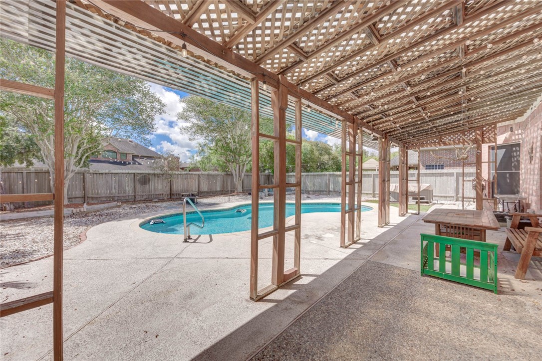 8002 Villefranche Dr Property Photo 35