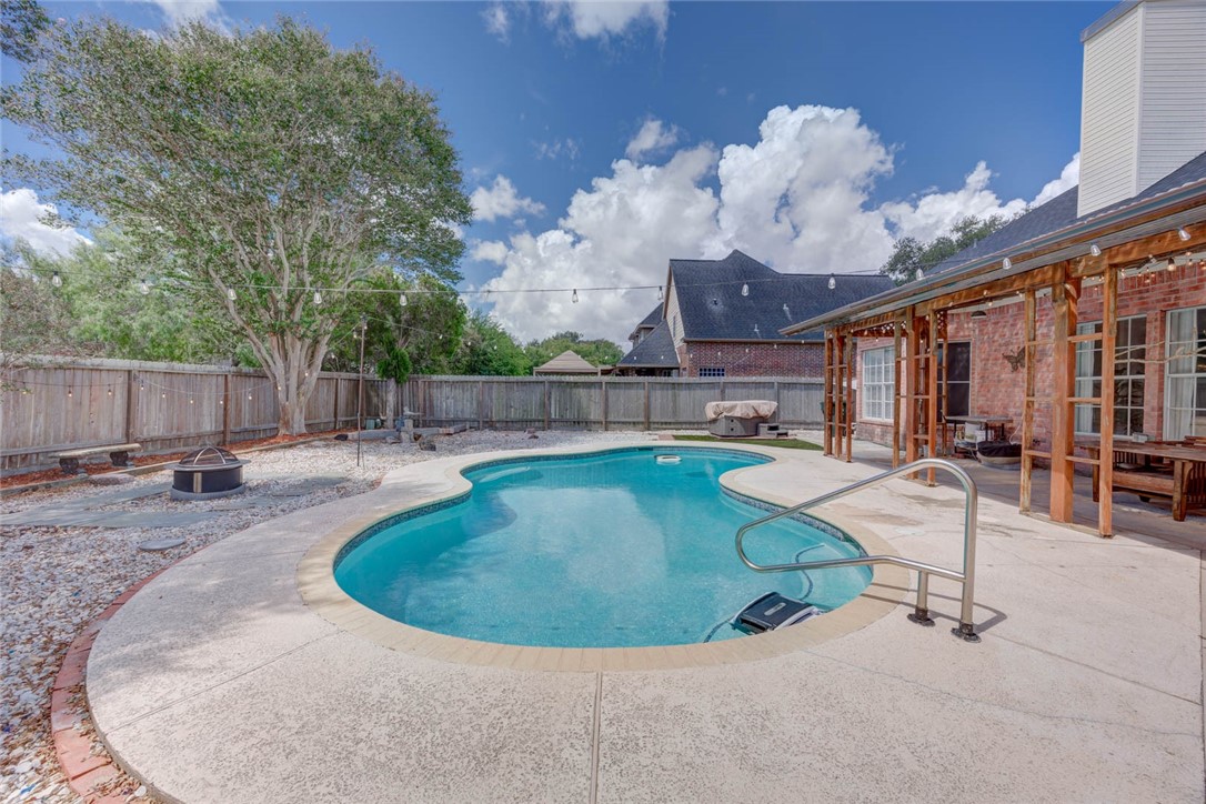 8002 Villefranche Dr Property Photo 36