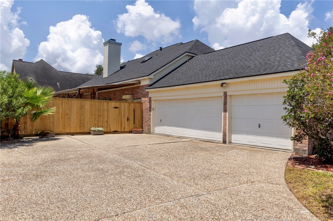 8002 Villefranche Dr Property Photo 40