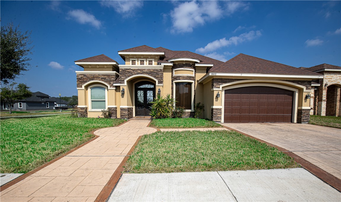 1802 The Park Dr Property Photo 1