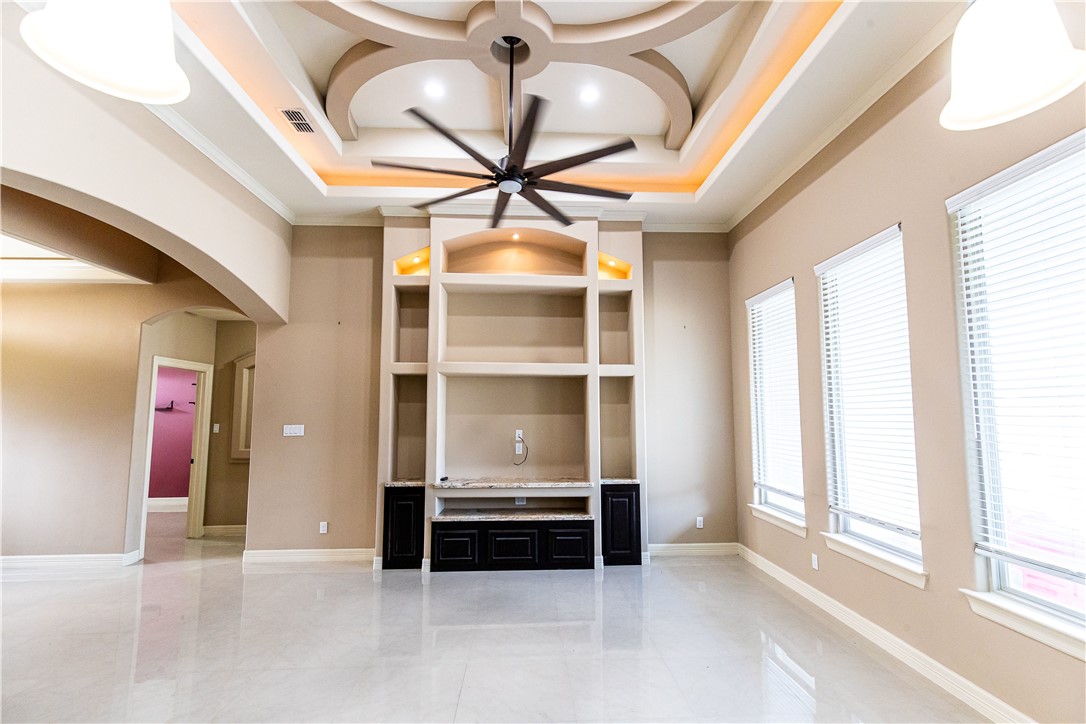 1802 The Park Dr Property Photo 4