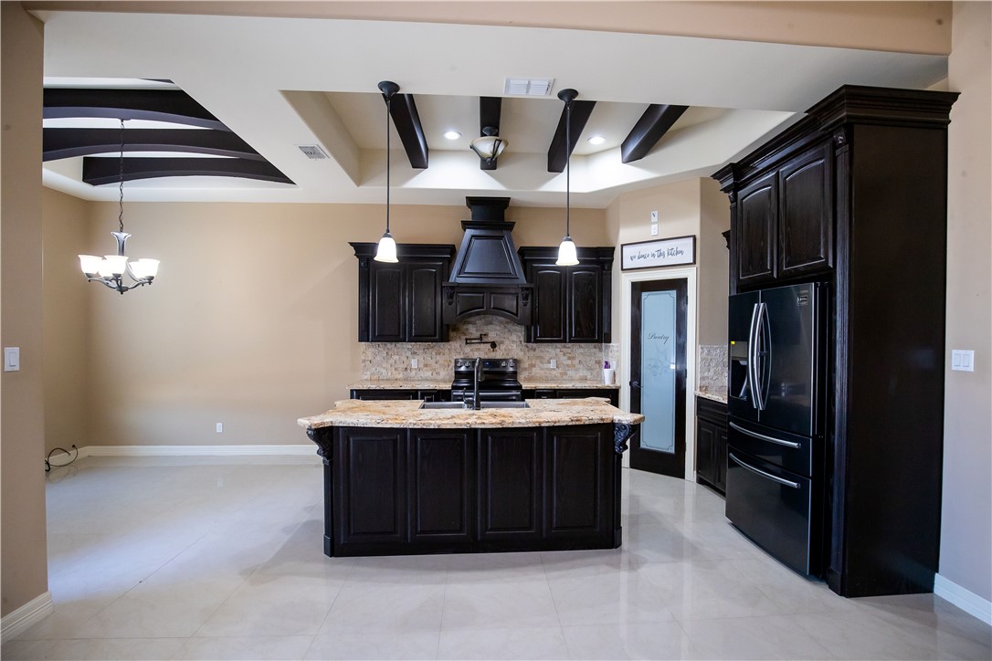 1802 The Park Dr Property Photo 5