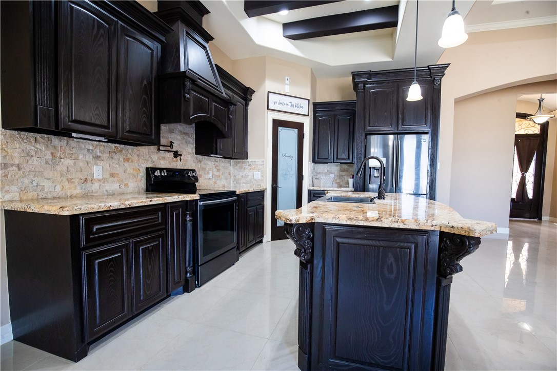 1802 The Park Dr Property Photo 6