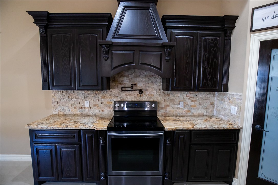 1802 The Park Dr Property Photo 7