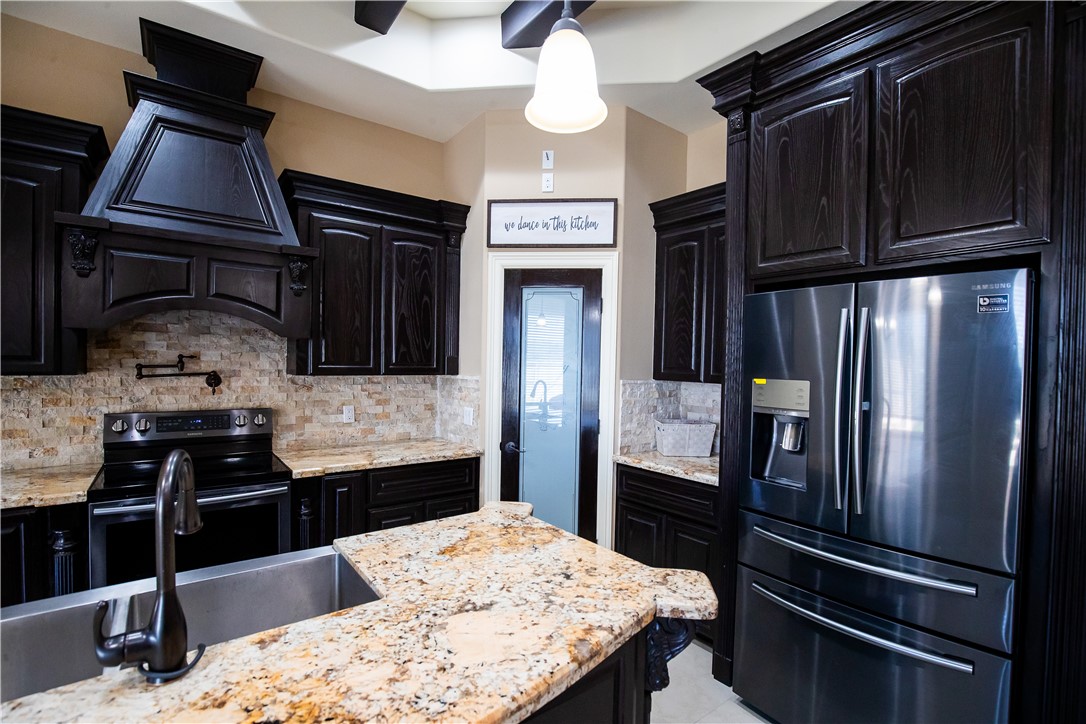 1802 The Park Dr Property Photo 8