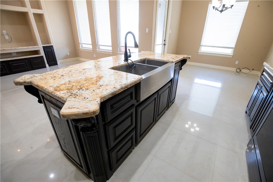 1802 The Park Dr Property Photo 9