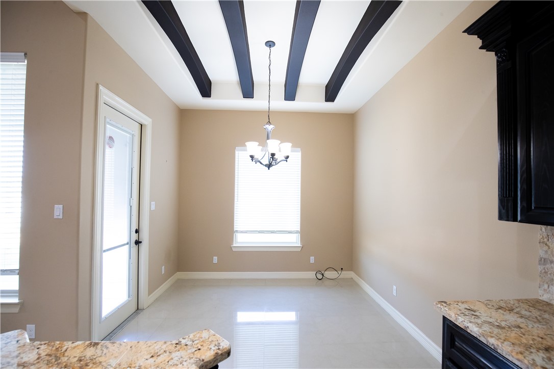 1802 The Park Dr Property Photo 10