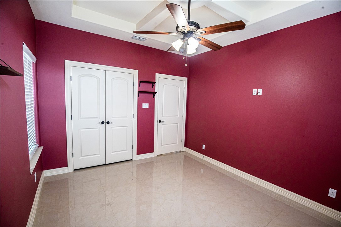 1802 The Park Dr Property Photo 13