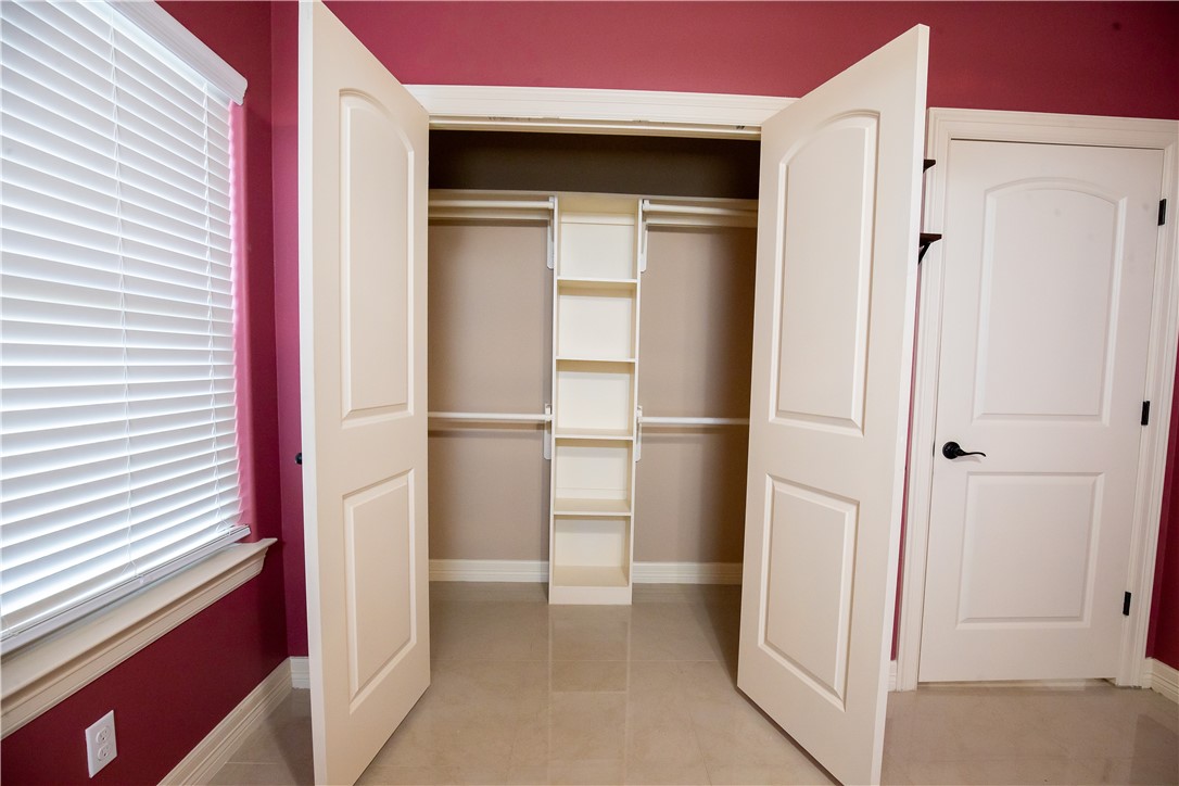 1802 The Park Dr Property Photo 14