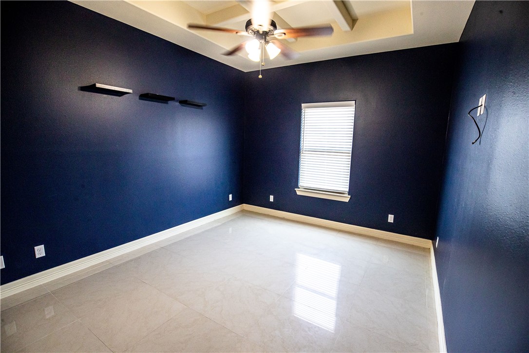 1802 The Park Dr Property Photo 15