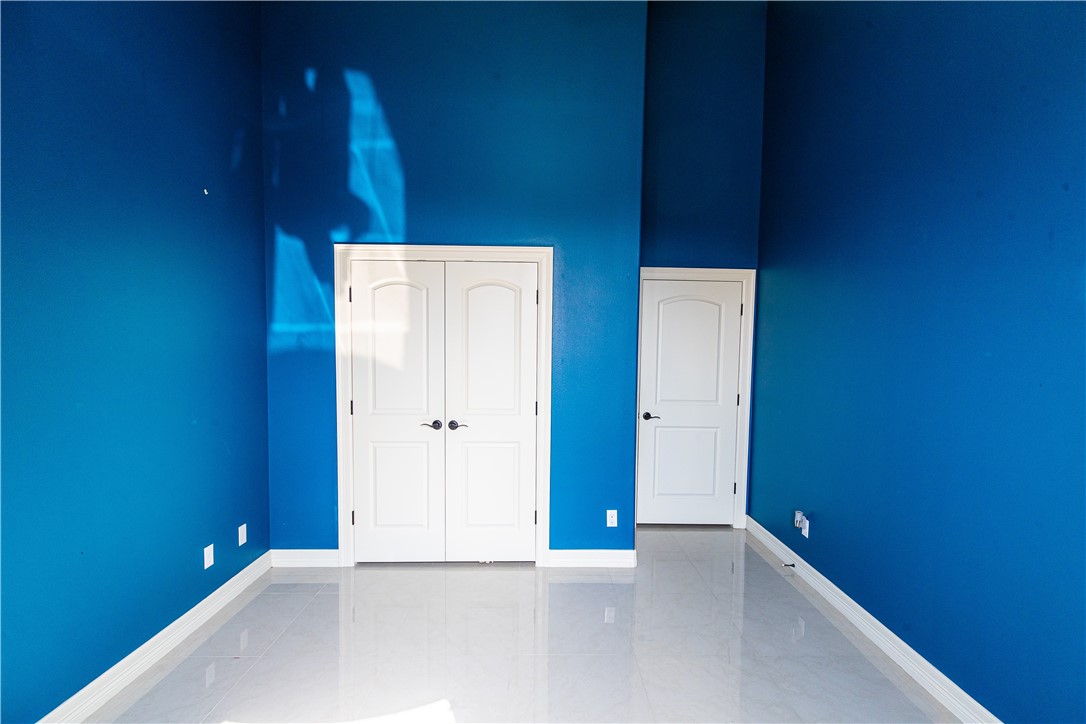 1802 The Park Dr Property Photo 20