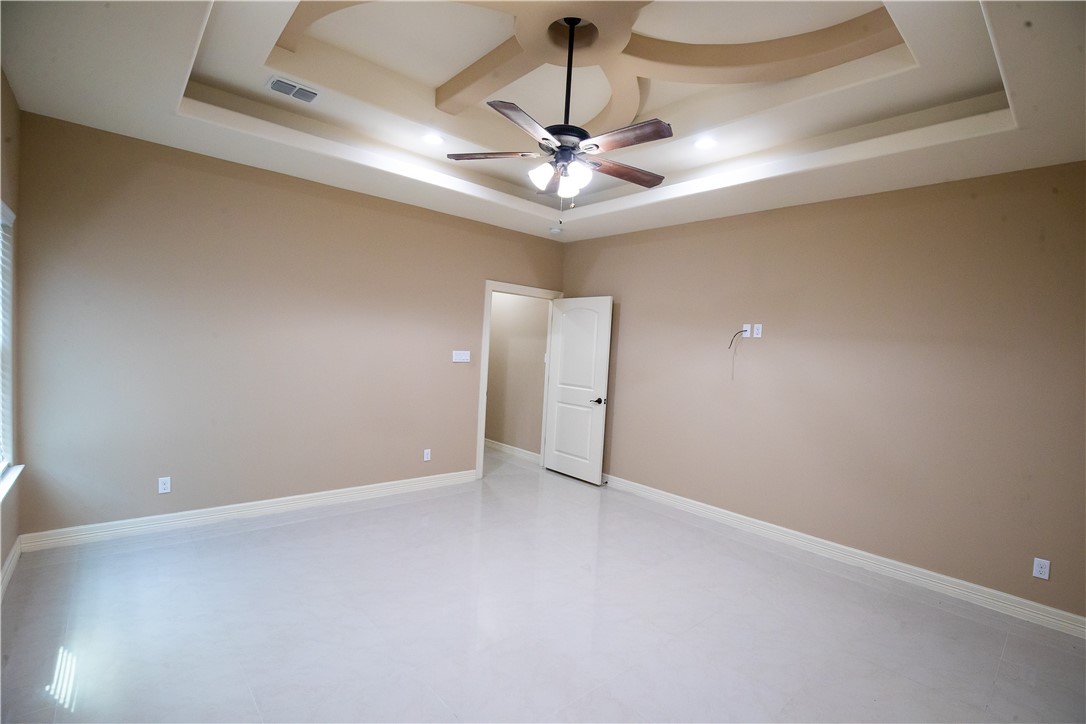 1802 The Park Dr Property Photo 23