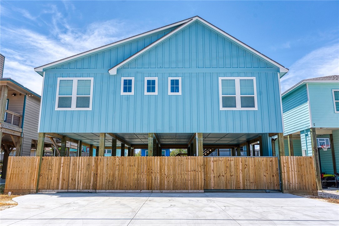 4021 Summit Dr Property Photo 1