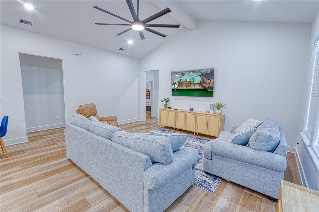 4021 Summit Dr Property Photo 5