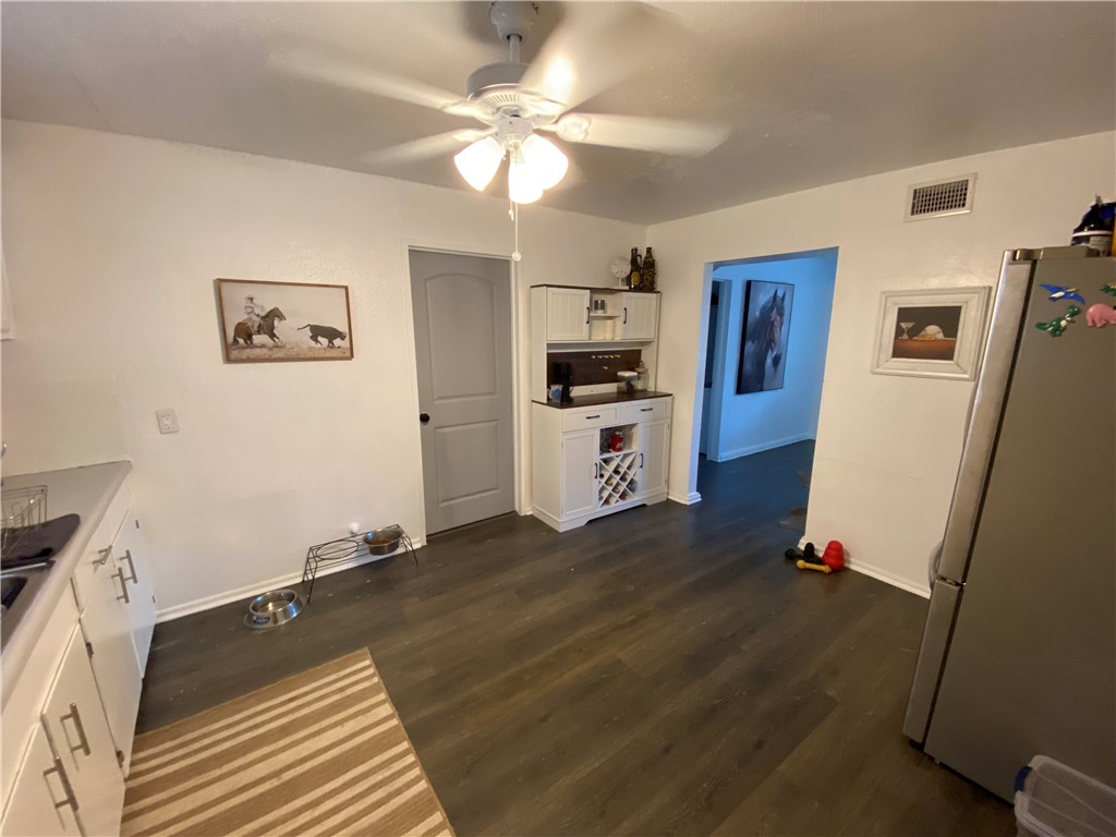 4610 Nicholson St Property Photo 6