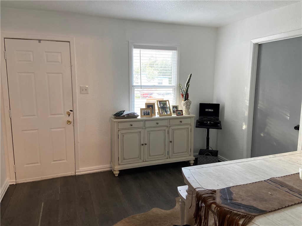 4610 Nicholson St Property Photo 9