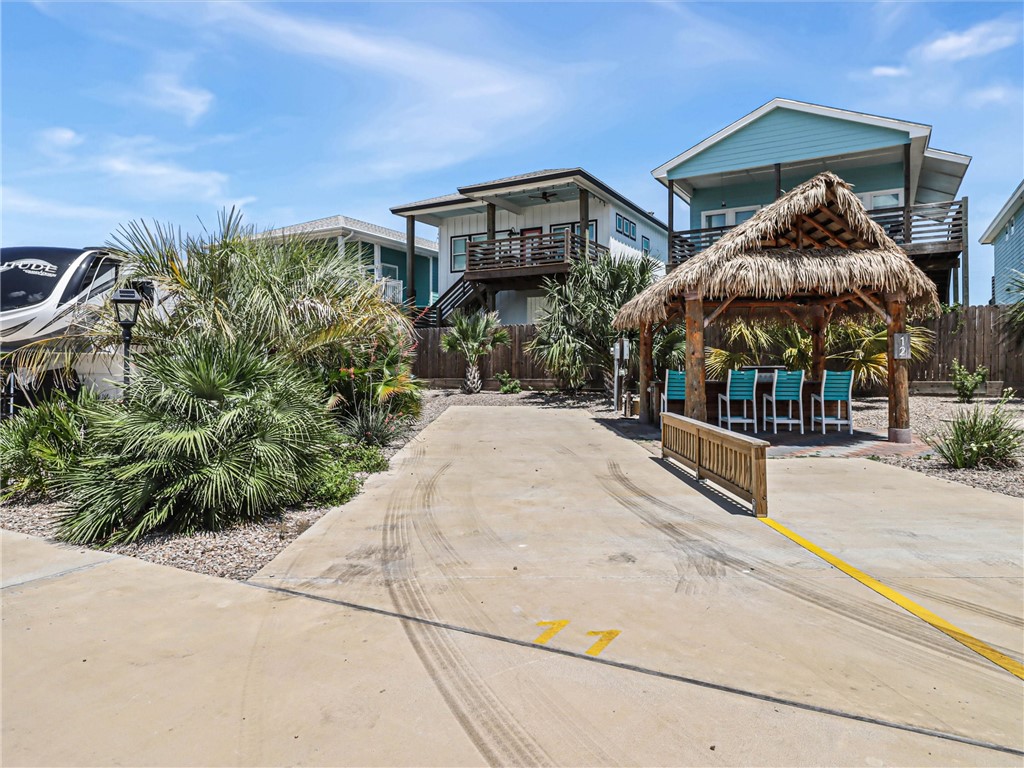 1100 Port St 12