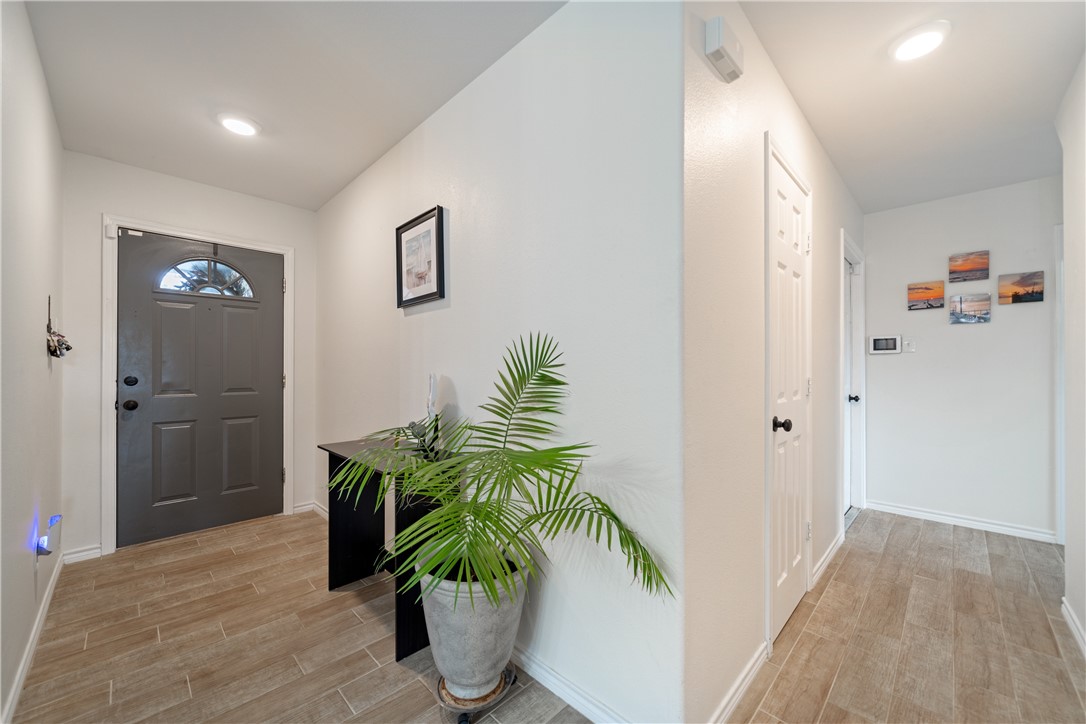 7806 Northwind Dr Property Photo 5