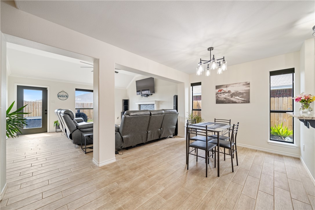 7806 Northwind Dr Property Photo 6