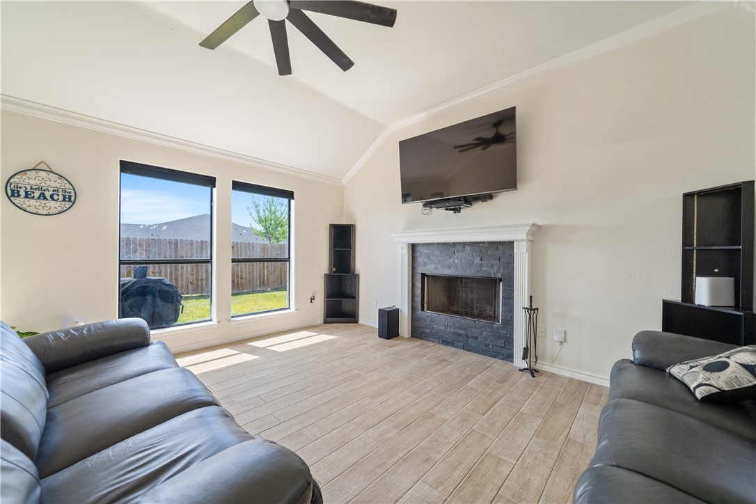 7806 Northwind Dr Property Photo 8