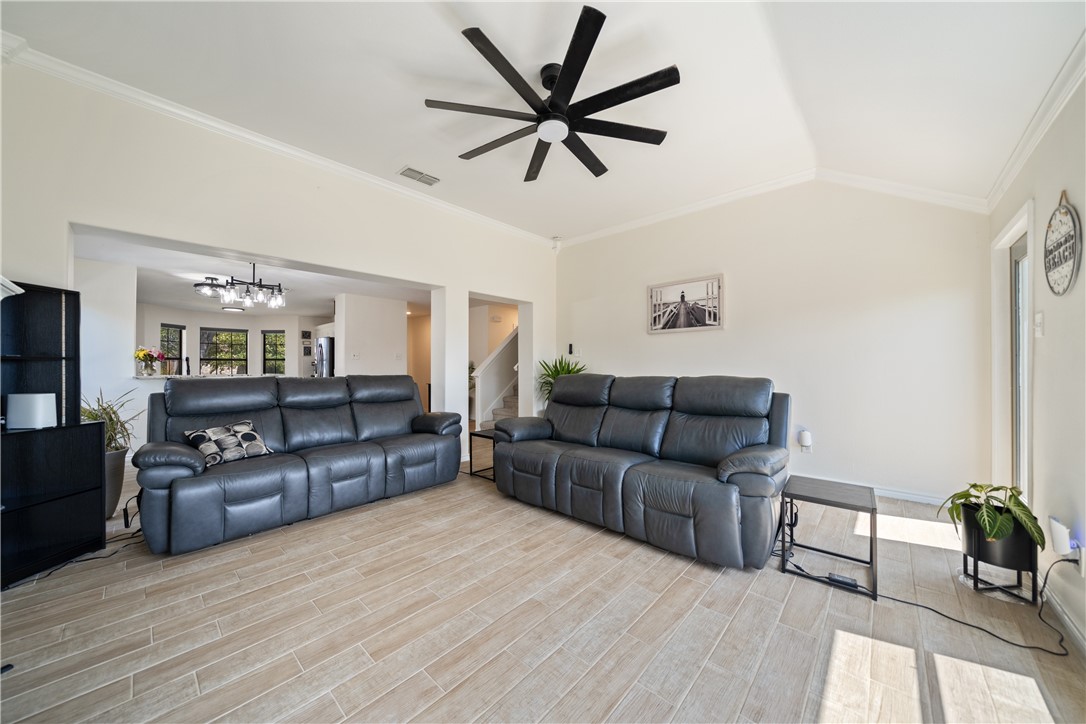 7806 Northwind Dr Property Photo 10