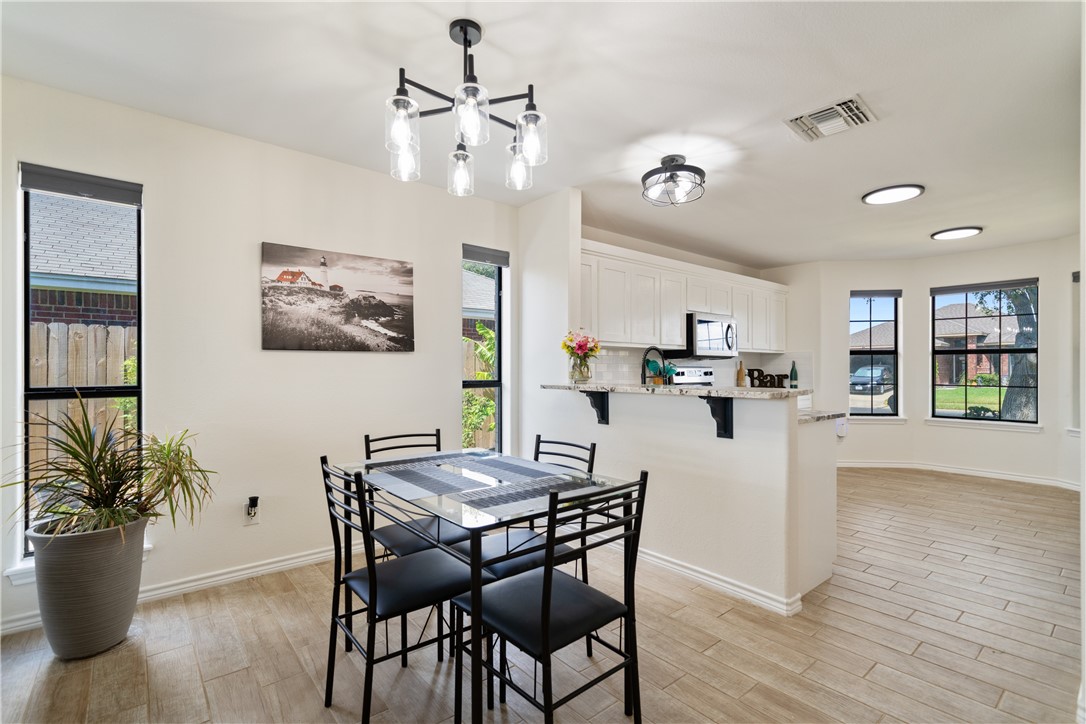 7806 Northwind Dr Property Photo 11