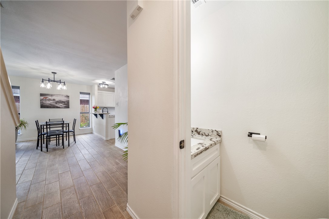 7806 Northwind Dr Property Photo 15